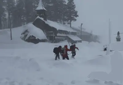 Avalanche deixa ao menos oito mortos e um desaparecido na Califórnia (EUA) Avalanche deixa ao menos oito mortos e um desaparecido na Califórnia (EUA)