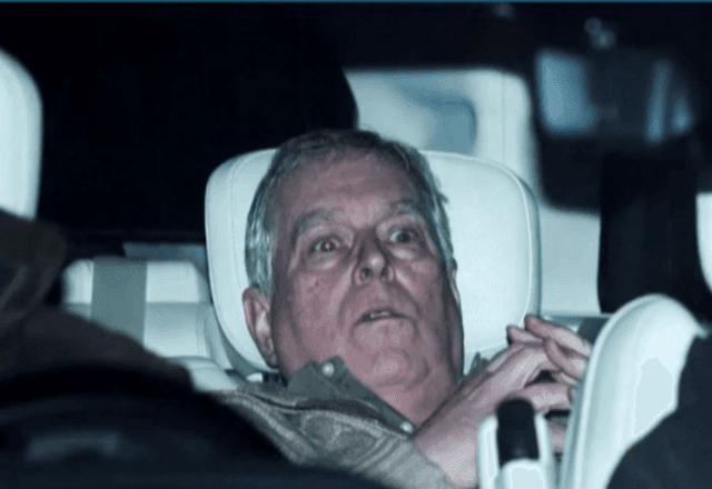 Imagem da noticia Ex-príncipe Andrew deixa delegacia após ser preso na Inglaterra