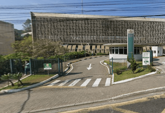 Imagem da noticia Adolescente mata amigo com tiro acidental durante brincadeira para internet em SP