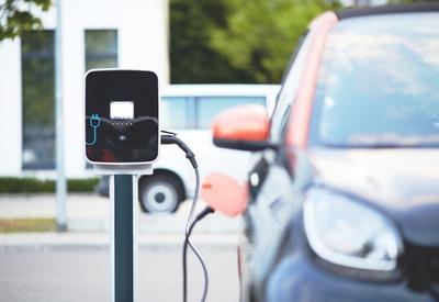 Governo de SP sanciona lei que permite carregador de carros elétricos em condomínios Governo de SP sanciona lei que permite carregador de carros elétricos em condomínios