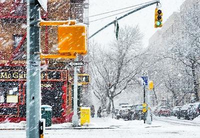 Prefeito de Nova York decreta toque de recolher por tempestade de neve Prefeito de Nova York decreta toque de recolher por tempestade de neve
