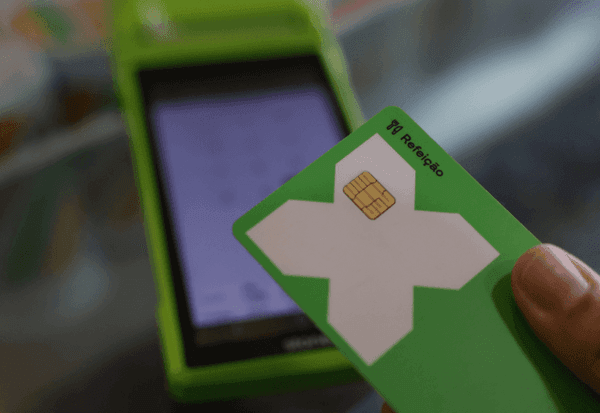 Imagem da notícia: Novas regras do vale-refeição e vale-alimentação prometem aliviar custos para pequenos negócios e ampliar concorrência