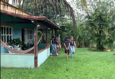 Polícia prende casal suspeito de coação e estupro de crianças de 4 e 7 anos, uma delas autista Polícia prende casal suspeito de coação e estupro de crianças de 4 e 7 anos, uma delas autista