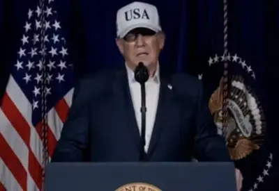 Após ataques, Trump insta população a derrubar regime iraniano Após ataques, Trump insta população a derrubar regime iraniano