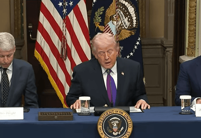 Imagem da noticia Trump assina acordo que exige que big techs paguem custos adicionais de eletricidade: 'Ganho histórico'