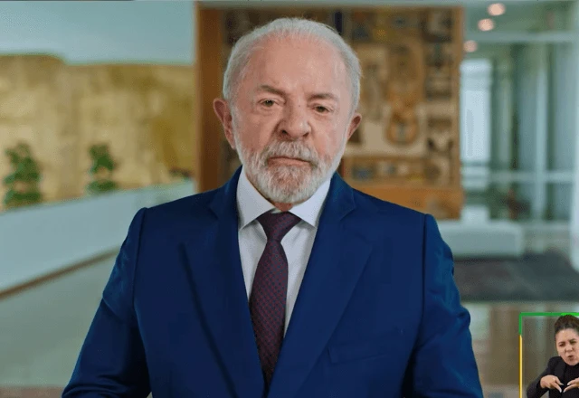 Imagem da noticia Lula anuncia medidas de combate ao feminicídio e defende fim da escala 6X1 para melhorar a vida das mulheres