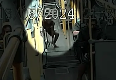 Um celular é roubado a cada meia hora no transporte público de SP Um celular é roubado a cada meia hora no transporte público de SP