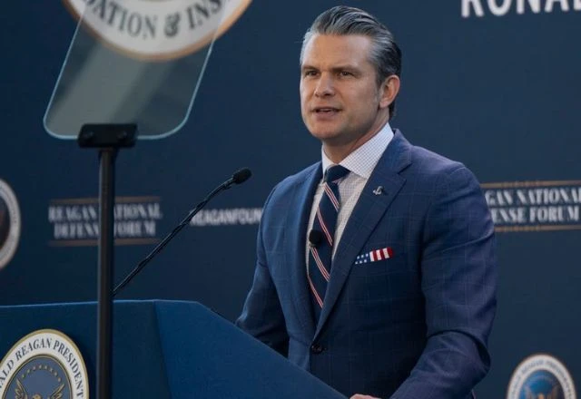 Imagem da noticia Secretário de Defesa dos EUA diz que governo definirá termos de rendição para o Irã