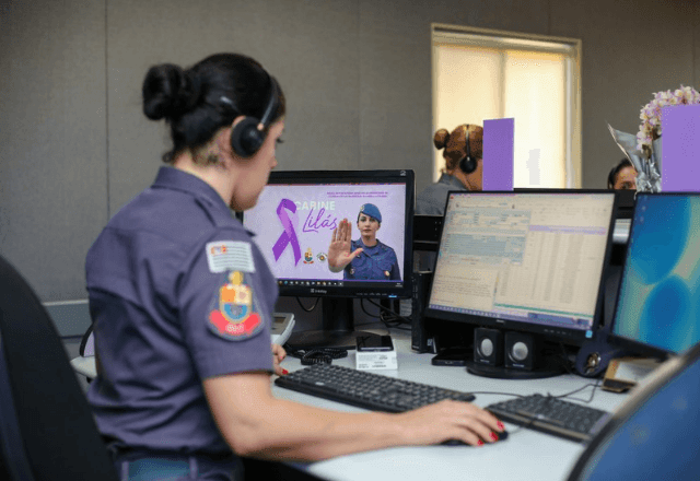 Imagem da noticia Adolescente salva a mãe de violência doméstica ao acionar a polícia de dentro de escola em SP