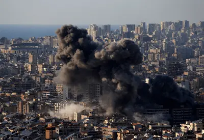 Israel inicia onda de ataques em larga escala na área de Dahieh, em Beirute Israel inicia onda de ataques em larga escala na área de Dahieh, em Beirute