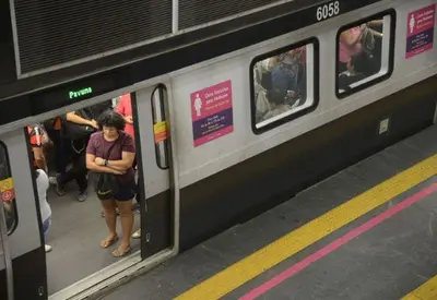 Alerj aprova vagão feminino 24 horas em metrôs e trens do Rio Alerj aprova vagão feminino 24 horas em metrôs e trens do Rio