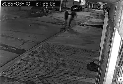 Câmeras de segurança registram tentativa de estupro na zona leste de SP Câmeras de segurança registram tentativa de estupro na zona leste de SP