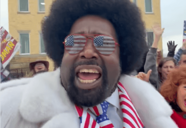 Imagem da noticia Rapper do hit 'Because I got high' é absolvido por usar imagens de operação policial em videoclipes