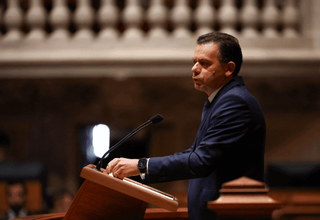 Imagem da noticia Portugal aprova lei para acelerar deportações e avança no endurecimento da política migratória