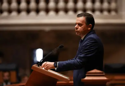 Portugal aprova lei para acelerar deportações e avança no endurecimento da política migratória Portugal aprova lei para acelerar deportações e avança no endurecimento da política migratória