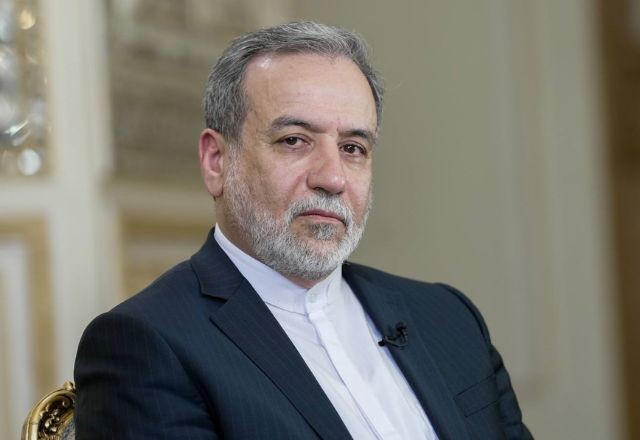 Imagem da noticia Irã afirma que países que tentarem reabrir Estreito de Ormuz serão 'cúmplices' na agressão dos EUA