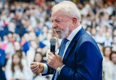 Lula chega à Colômbia para cúpula da Celac e fórum com países africanos Lula chega à Colômbia para cúpula da Celac e fórum com países africanos