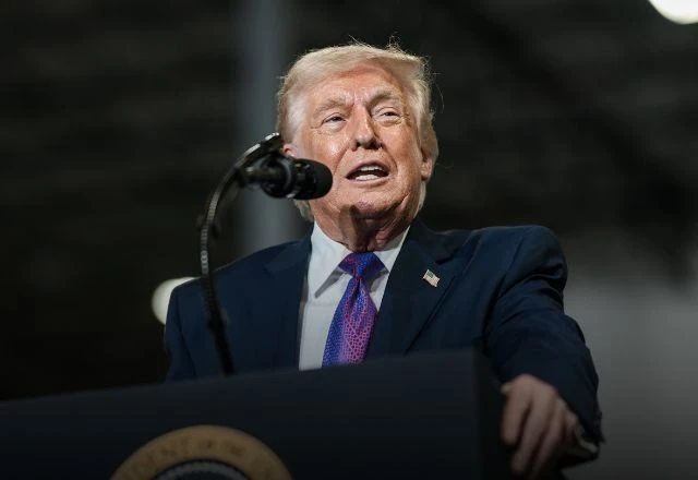 Imagem da noticia Trump diz que está considerando encerrar operações militares no Irã