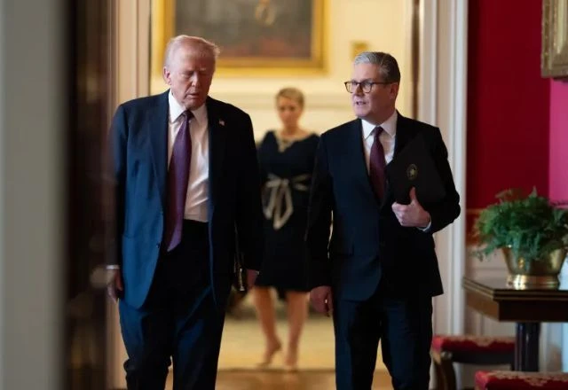 Imagem da noticia Trump conversa com premiê do Reino Unido sobre reabertura do Estreito de Ormuz: "Essencial"