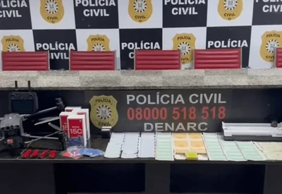 Polícia prende quadrilha que usava drones para transportar drogas e celulares a presídios no RS Polícia prende quadrilha que usava drones para transportar drogas e celulares a presídios no RS