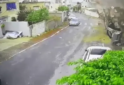 Vídeo mostra o momento em que israelenses escapam de míssil iraniano perto de Tel Aviv Vídeo mostra o momento em que israelenses escapam de míssil iraniano perto de Tel Aviv