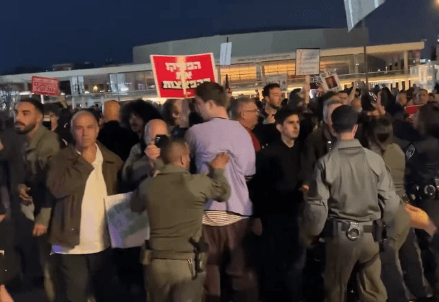 Imagem da noticia Milhares vão às ruas em Israel pelo fim da guerra contra o Irã