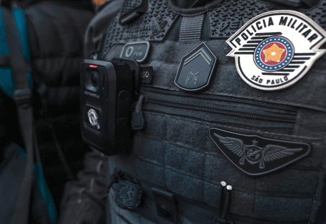 Polícia prende suspeito de agredir companheira, ameaçá-la com uma faca e incendiar apartamento no centro de SP Polícia prende suspeito de agredir companheira, ameaçá-la com uma faca e incendiar apartamento no centro de SP