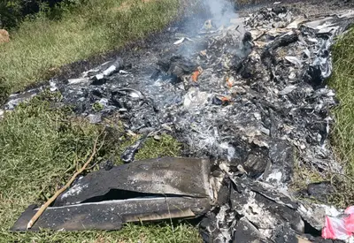 Queda de avião de pequeno porte deixa dois mortos em Rio Claro (RJ) Queda de avião de pequeno porte deixa dois mortos em Rio Claro (RJ)