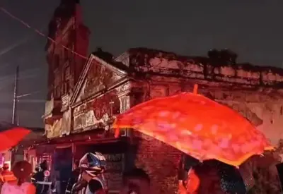 Casarão desaba e deixa 2 mortos em comunidade no Recife Casarão desaba e deixa 2 mortos em comunidade no Recife