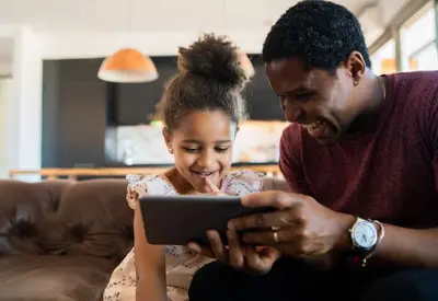 Internet na infância: presença dos pais é mais eficaz que aplicativos de controle, alerta especialista Internet na infância: presença dos pais é mais eficaz que aplicativos de controle, alerta especialista