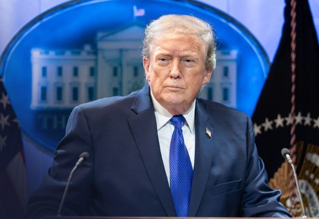 Imagem da noticia Trump diz que tropas dos EUA permanecerão no Irã até que países alcancem "acordo real"