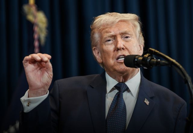 Imagem da noticia Trump volta a criticar Otan por falta de apoio no Oriente Médio e provoca papa Leão XIV