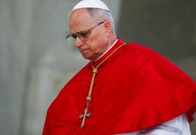 Imagem da noticia Após ataques de Trump, Papa diz que 'mundo está sendo devastado por punhado de tiranos'