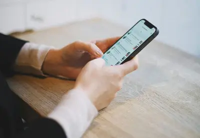 Postagens em redes sociais podem provocar demissões? Advogada explica Postagens em redes sociais podem provocar demissões? Advogada explica