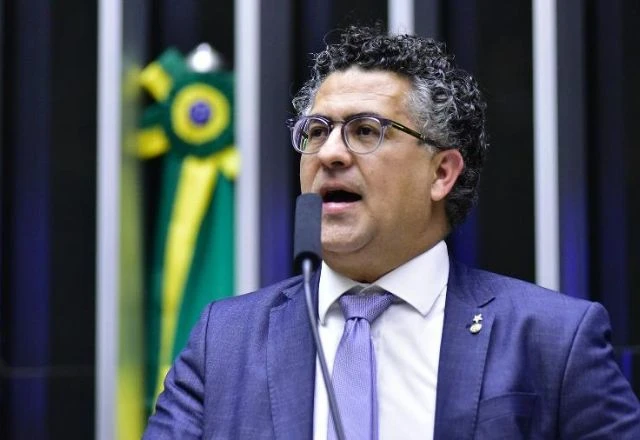 Imagem da noticia Câmara instala comissão especial para analisar fim da escala 6x1 nesta quarta (29)