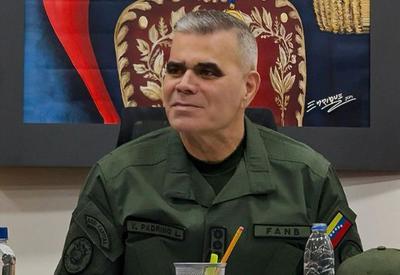 Ministro da Venezuela diz que irá resistir à presença dos EUA: "Não vão nos derrotar" Ministro da Venezuela diz que irá resistir à presença dos EUA: "Não vão nos derrotar"