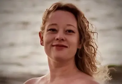 Mulher morta a tiros por agente de imigração dos EUA é identificada como cidadã americana Mulher morta a tiros por agente de imigração dos EUA é identificada como cidadã americana