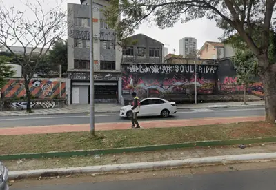 Mulher sofre importunação sexual em ônibus de SP, dá soco no agressor que foge armado Mulher sofre importunação sexual em ônibus de SP, dá soco no agressor que foge armado