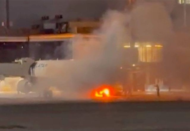 Imagem da noticia Avião é evacuado às pressas após esteira de bagagens pegar fogo em Guarulhos