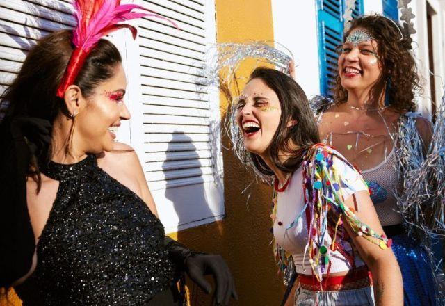 Glitter no Carnaval: oftalmologista alerta para cuidados com os olhos durante a folia Glitter no Carnaval: oftalmologista alerta para cuidados com os olhos durante a folia
