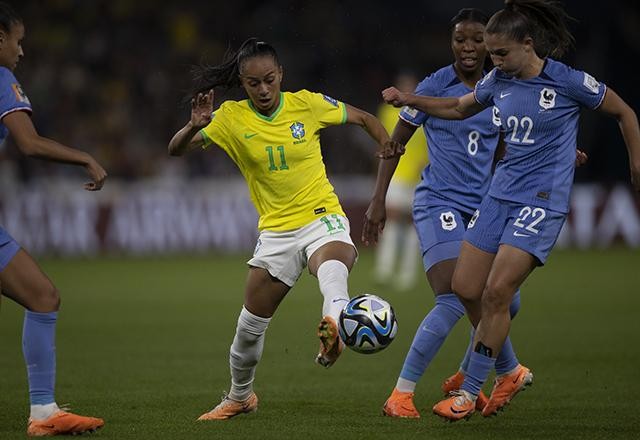 Imagem da noticia França assume liderança do grupo F com vitória sobre Brasil