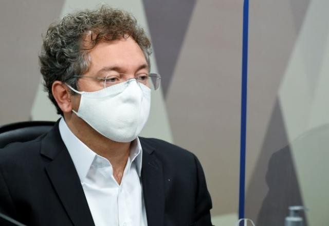 Imagem da noticia Das 102 perguntas de Renan, 64 não foram respondidas por Maximiano