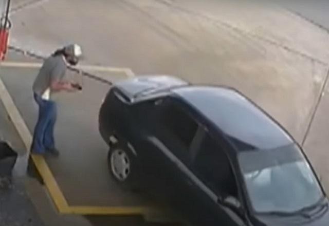 Imagem da noticia Flagrante: motorista pede para encher o tanque e foge sem pagar