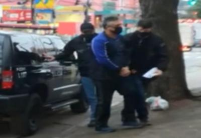 Funcionário de escola é preso com mais de 30 mil vídeos de crianças Funcionário de escola é preso com mais de 30 mil vídeos de crianças