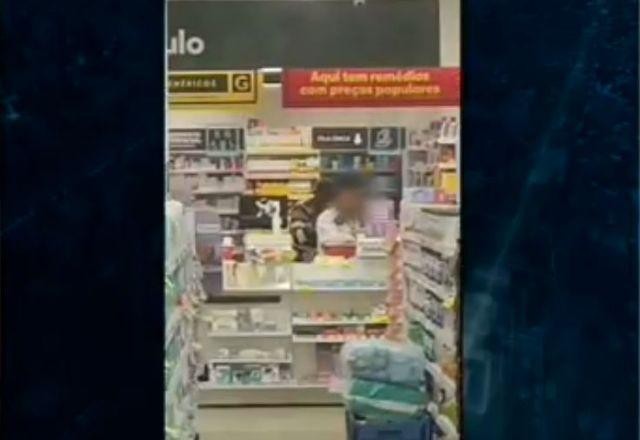 Imagem da noticia Clientes e funcionários de farmácia são mantidos reféns durante assalto