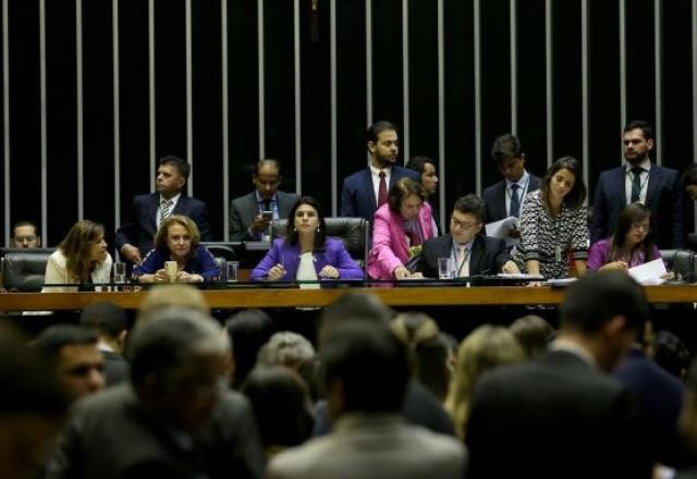 Imagem da noticia Fundo eleitoral: candidatas a governadoras recebem 9x menos que homens