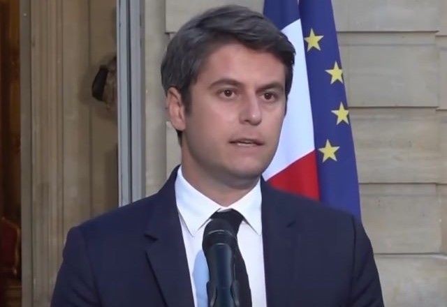 Imagem da noticia Macron mantém primeiro-ministro no cargo para "garantir a estabilidade do país"