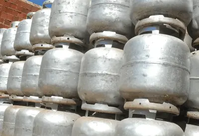 Após demitir diretor, Petrobras suspende efeitos de leilão de gás de cozinha Após demitir diretor, Petrobras suspende efeitos de leilão de gás de cozinha