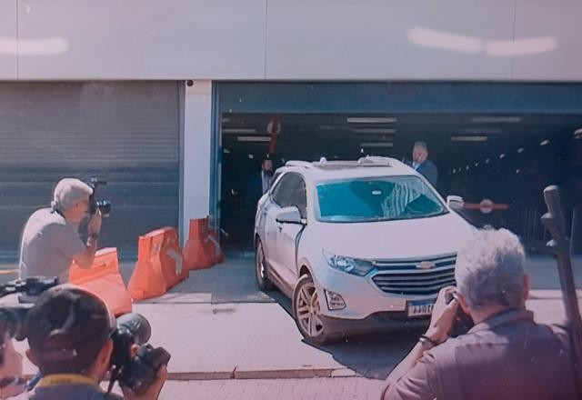 Imagem da noticia Após 4h de depoimento, G. Dias deixa PF