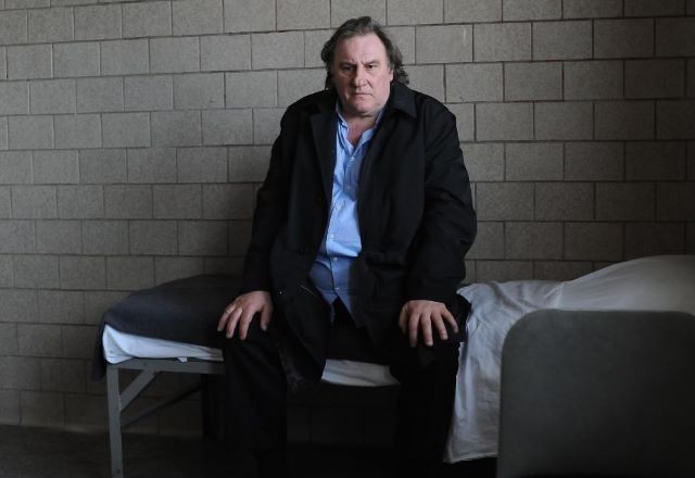 Imagem da noticia Ator Gérard Depardieu é preso na França após denúncias de agressões sexuais